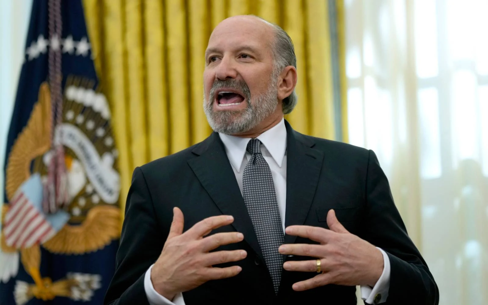 Commerce Secretary Confirms Plan to Reverse Smartphone Tariff Exemption