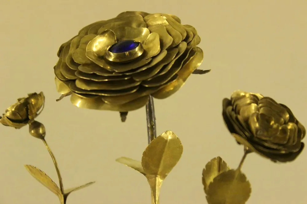 What 1,000 years of golden roses tell us about popes’ authority and influence, from Leo IX to Leo XIV