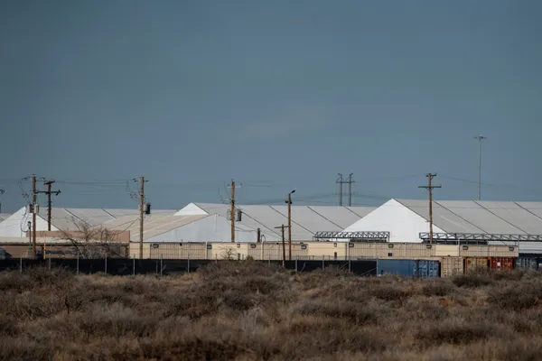Listen to 911 Calls From Inside an Immigration Detention Center: “We Just Need to Take Him to the Hospital”